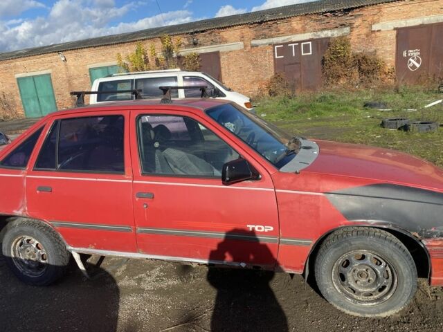 Красный Опель Кадет, объемом двигателя 1.3 л и пробегом 350 тыс. км за 400 $, фото 1 на Automoto.ua