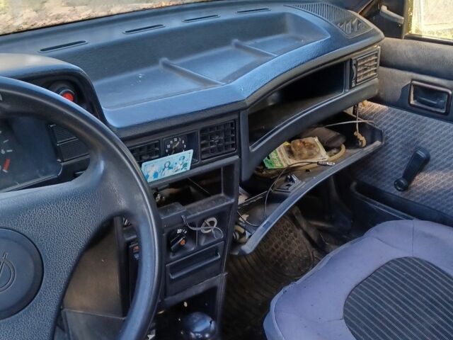 Красный Опель Кадет, объемом двигателя 1.4 л и пробегом 280 тыс. км за 300 $, фото 2 на Automoto.ua