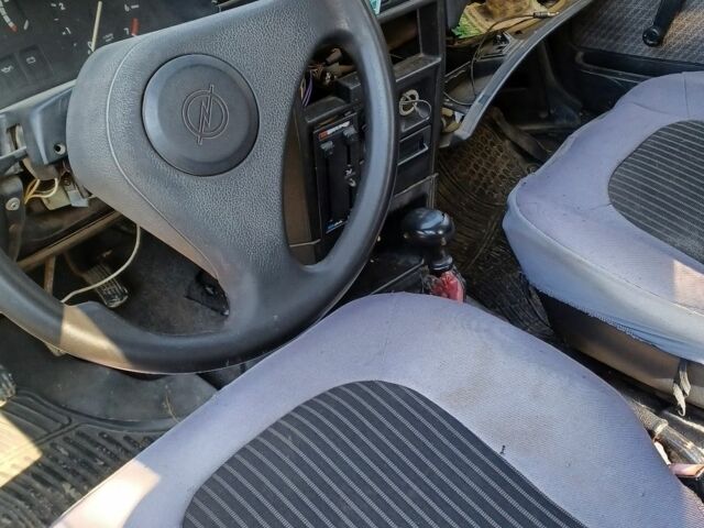 Красный Опель Кадет, объемом двигателя 1.4 л и пробегом 280 тыс. км за 300 $, фото 5 на Automoto.ua