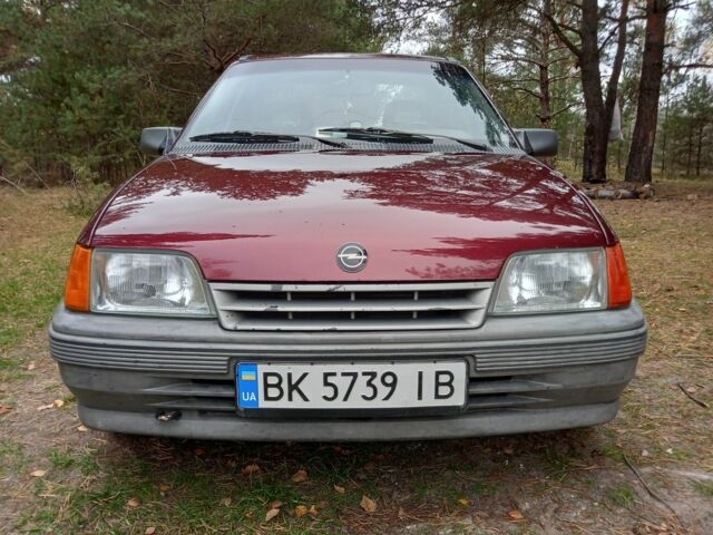 Красный Опель Кадет, объемом двигателя 1.6 л и пробегом 99 тыс. км за 1400 $, фото 1 на Automoto.ua