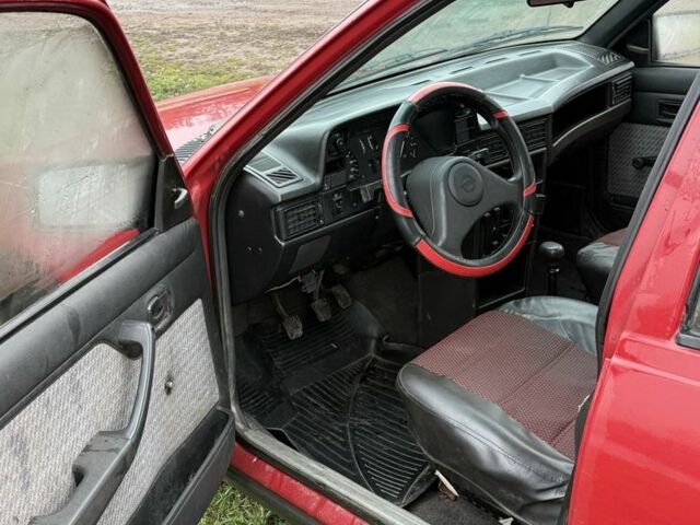 Красный Опель Кадет, объемом двигателя 1.4 л и пробегом 350 тыс. км за 900 $, фото 5 на Automoto.ua