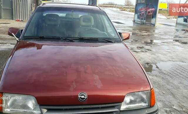 Красный Опель Кадет, объемом двигателя 1.4 л и пробегом 258 тыс. км за 1070 $, фото 4 на Automoto.ua