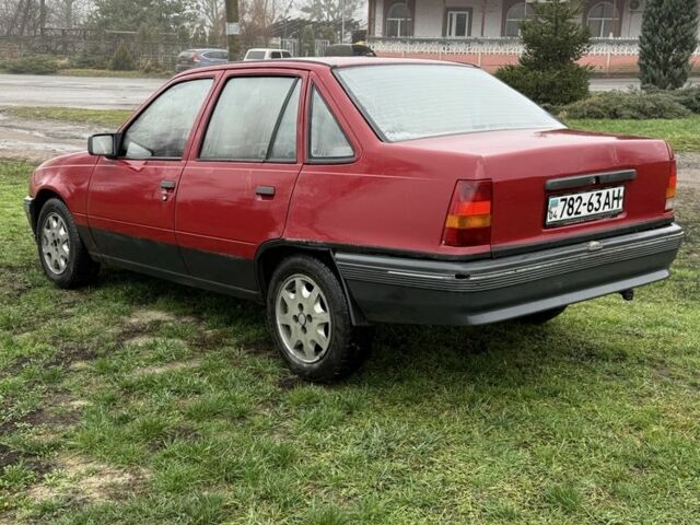 Красный Опель Кадет, объемом двигателя 1.4 л и пробегом 350 тыс. км за 900 $, фото 4 на Automoto.ua
