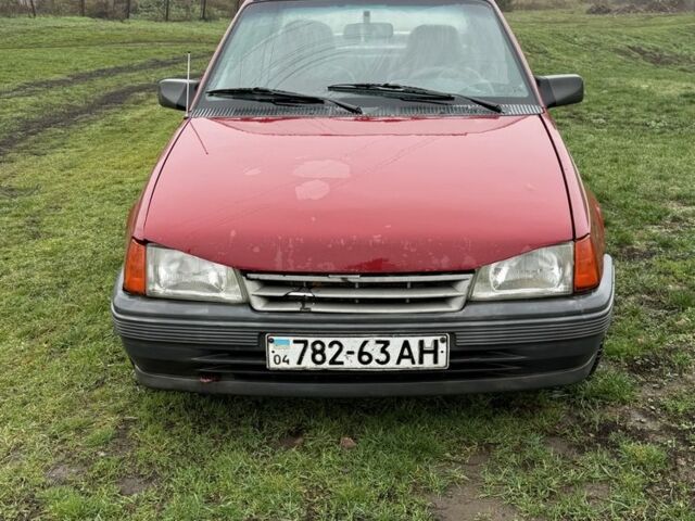 Красный Опель Кадет, объемом двигателя 1.4 л и пробегом 350 тыс. км за 900 $, фото 1 на Automoto.ua