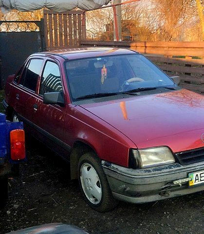 Красный Опель Кадет, объемом двигателя 1.6 л и пробегом 0 тыс. км за 700 $, фото 2 на Automoto.ua