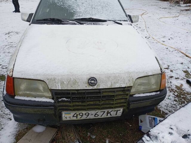 Красный Опель Кадет, объемом двигателя 1.6 л и пробегом 2 тыс. км за 600 $, фото 11 на Automoto.ua