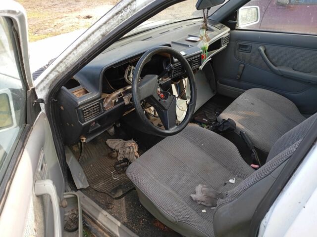 Красный Опель Кадет, объемом двигателя 1.6 л и пробегом 2 тыс. км за 600 $, фото 2 на Automoto.ua