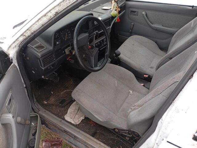 Красный Опель Кадет, объемом двигателя 1.6 л и пробегом 2 тыс. км за 600 $, фото 14 на Automoto.ua