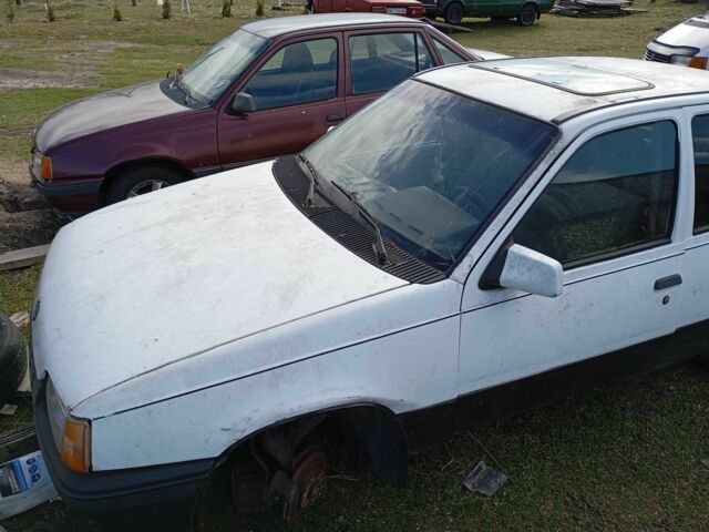 Красный Опель Кадет, объемом двигателя 1.6 л и пробегом 2 тыс. км за 600 $, фото 4 на Automoto.ua