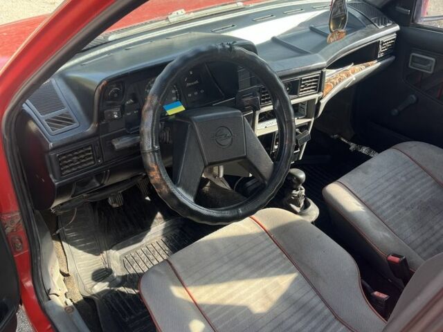 Красный Опель Кадет, объемом двигателя 1.4 л и пробегом 88 тыс. км за 465 $, фото 5 на Automoto.ua