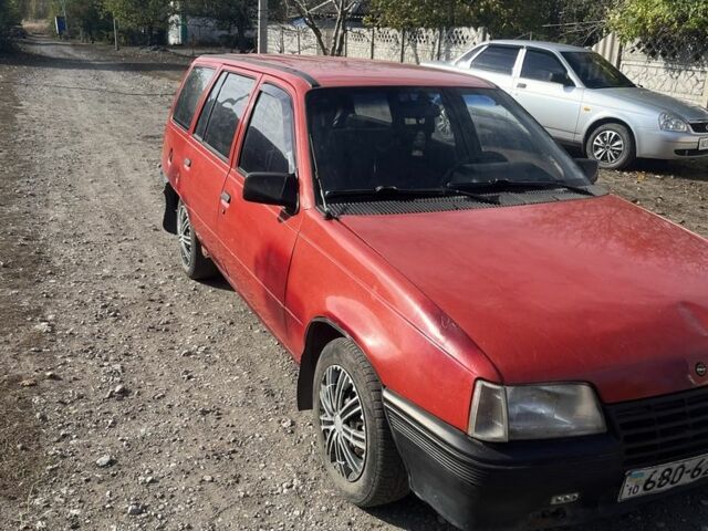 Красный Опель Кадет, объемом двигателя 1.4 л и пробегом 88 тыс. км за 465 $, фото 1 на Automoto.ua