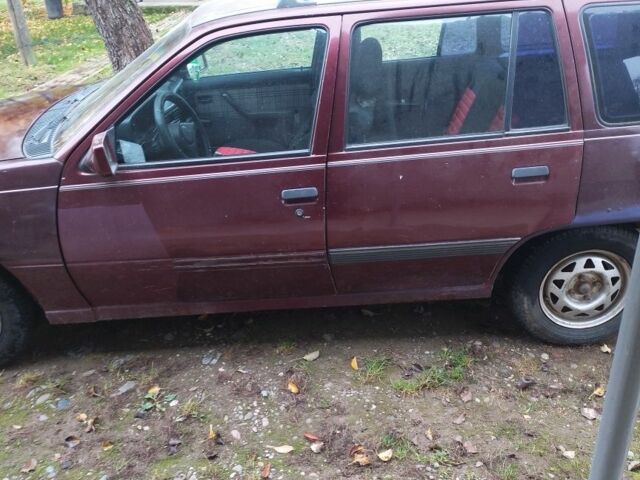 Красный Опель Кадет, объемом двигателя 1 л и пробегом 1000 тыс. км за 400 $, фото 2 на Automoto.ua