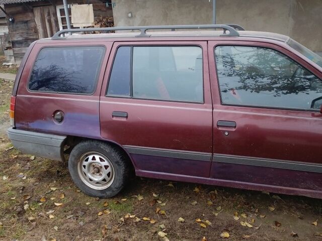 Красный Опель Кадет, объемом двигателя 1 л и пробегом 1000 тыс. км за 400 $, фото 5 на Automoto.ua