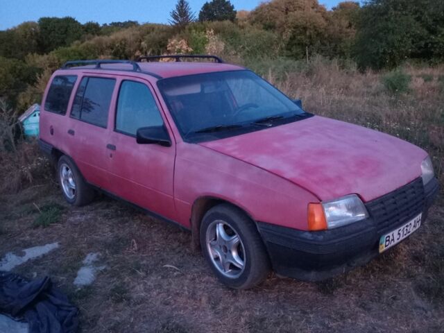 Красный Опель Кадет, объемом двигателя 1.3 л и пробегом 1000 тыс. км за 639 $, фото 3 на Automoto.ua