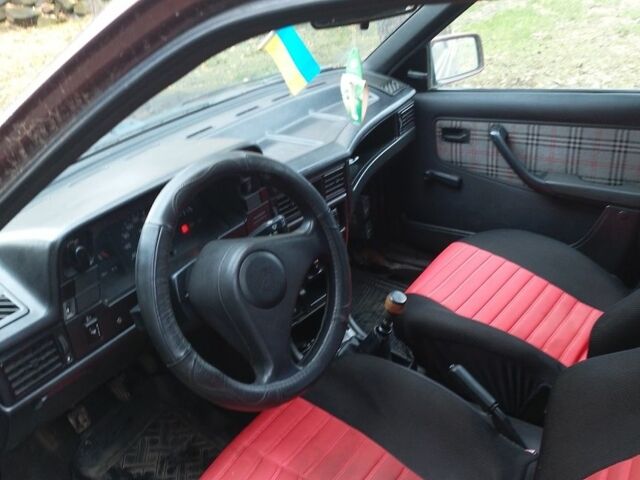 Красный Опель Кадет, объемом двигателя 1 л и пробегом 1000 тыс. км за 400 $, фото 4 на Automoto.ua