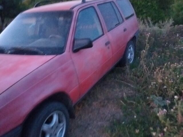 Красный Опель Кадет, объемом двигателя 1.3 л и пробегом 1000 тыс. км за 639 $, фото 2 на Automoto.ua