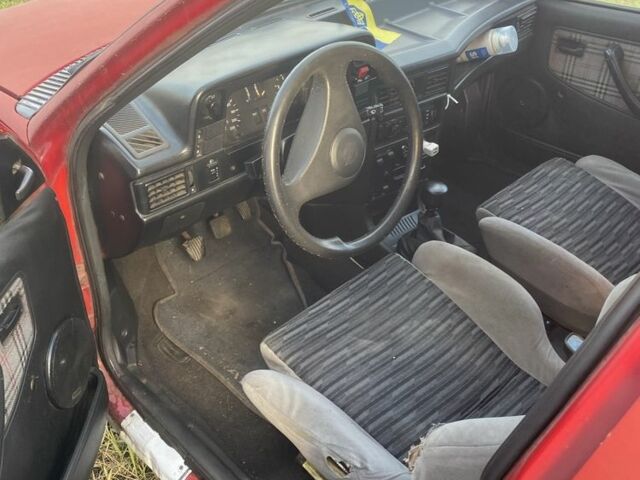 Красный Опель Кадет, объемом двигателя 1.6 л и пробегом 400 тыс. км за 700 $, фото 2 на Automoto.ua