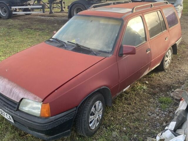 Красный Опель Кадет, объемом двигателя 1.6 л и пробегом 400 тыс. км за 700 $, фото 4 на Automoto.ua