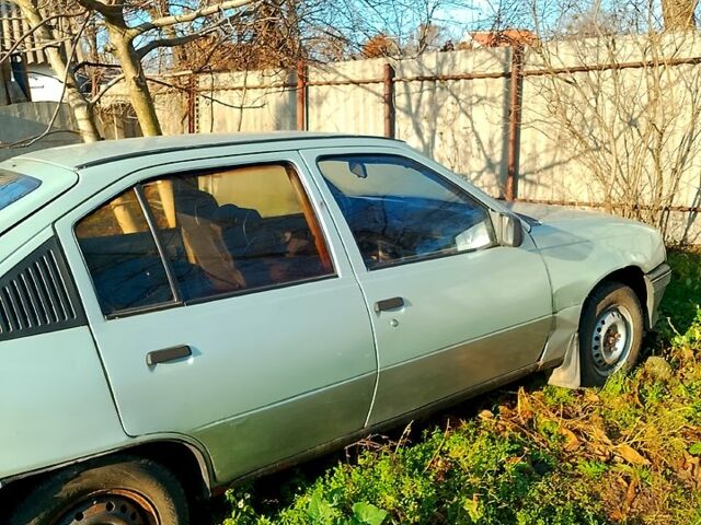 Опель Кадет, объемом двигателя 1.6 л и пробегом 260 тыс. км за 550 $, фото 1 на Automoto.ua