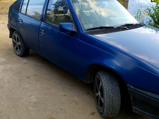 Опель Кадет, объемом двигателя 1.6 л и пробегом 300 тыс. км за 1200 $, фото 2 на Automoto.ua