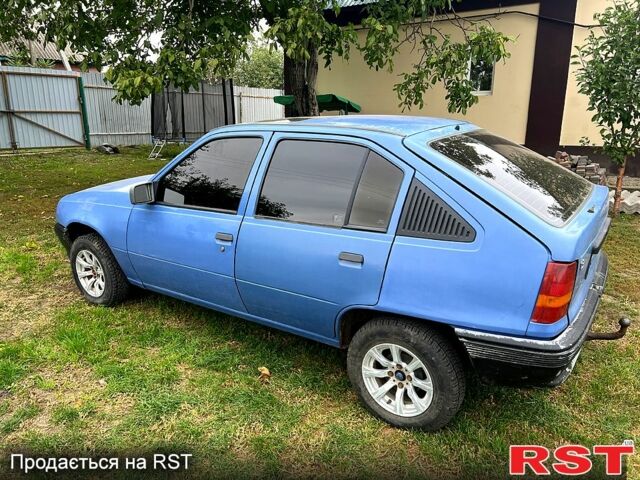 Опель Кадет, объемом двигателя 1.3 л и пробегом 30 тыс. км за 1600 $, фото 2 на Automoto.ua