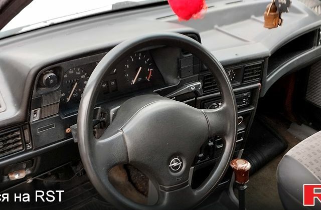 Опель Кадет, объемом двигателя 1.3 л и пробегом 680 тыс. км за 480 $, фото 9 на Automoto.ua
