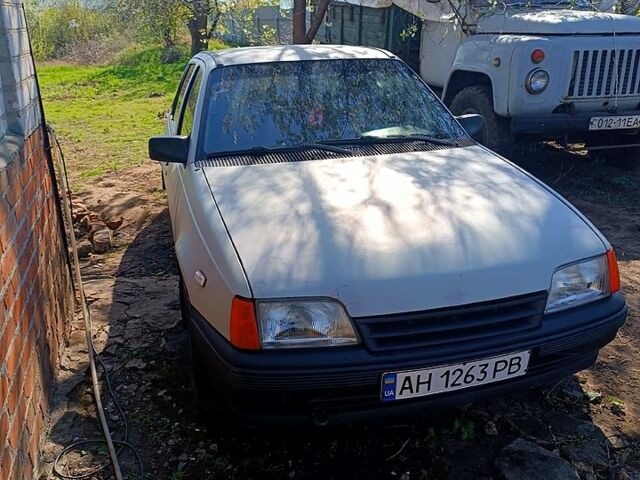 Опель Кадет, объемом двигателя 1.3 л и пробегом 0 тыс. км за 1500 $, фото 1 на Automoto.ua