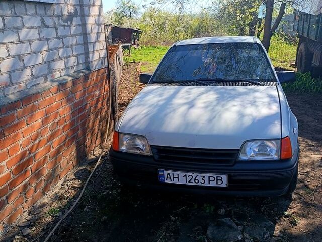 Опель Кадет, объемом двигателя 1.3 л и пробегом 0 тыс. км за 1500 $, фото 3 на Automoto.ua