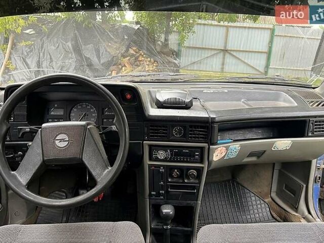 Опель Кадет, объемом двигателя 1.3 л и пробегом 30 тыс. км за 1600 $, фото 4 на Automoto.ua