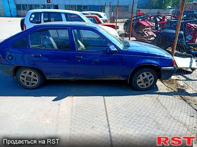 Опель Кадет, объемом двигателя 1.6 л и пробегом 300 тыс. км за 500 $, фото 2 на Automoto.ua