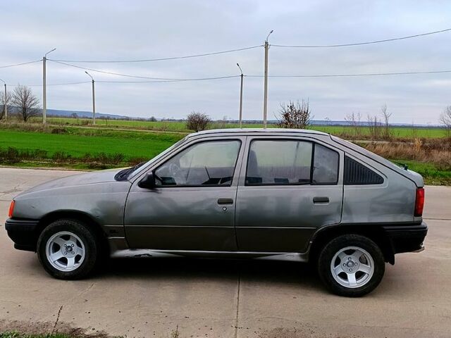 Опель Кадет, объемом двигателя 1.5 л и пробегом 200 тыс. км за 1100 $, фото 4 на Automoto.ua