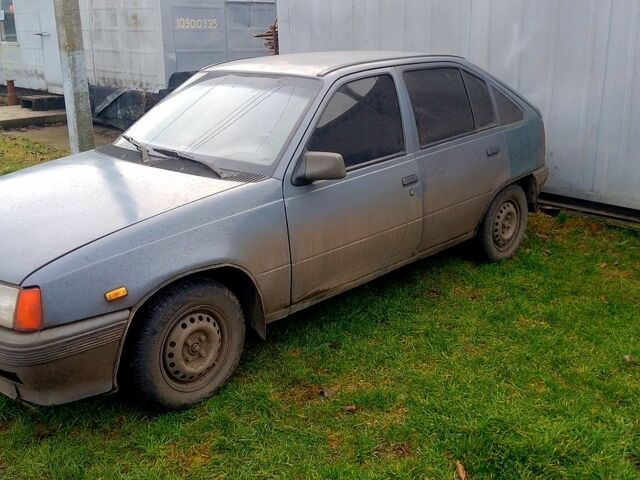 Опель Кадет, объемом двигателя 1.4 л и пробегом 0 тыс. км за 1000 $, фото 2 на Automoto.ua
