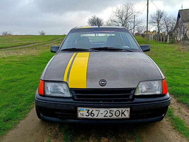 Опель Кадет, объемом двигателя 1.5 л и пробегом 200 тыс. км за 1100 $, фото 2 на Automoto.ua