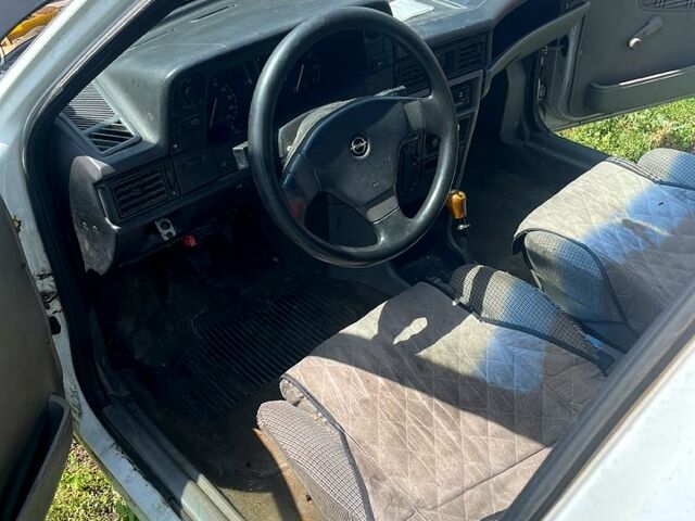 Опель Кадет, объемом двигателя 1.3 л и пробегом 200 тыс. км за 200 $, фото 5 на Automoto.ua