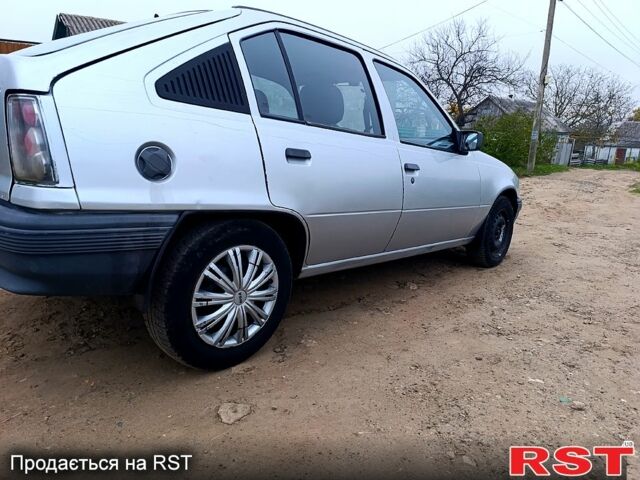 Опель Кадет, объемом двигателя 1.6 л и пробегом 100 тыс. км за 1000 $, фото 2 на Automoto.ua