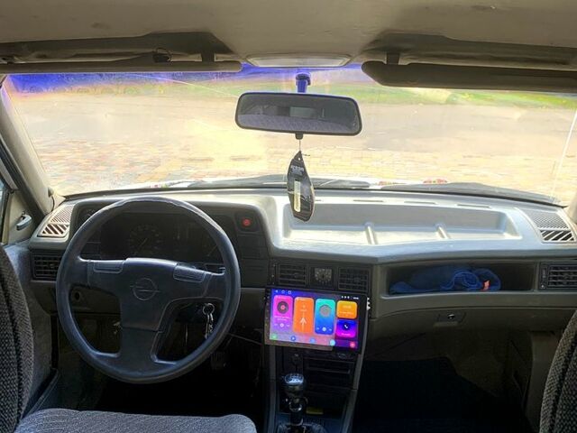 Опель Кадет, объемом двигателя 1.3 л и пробегом 230 тыс. км за 800 $, фото 2 на Automoto.ua