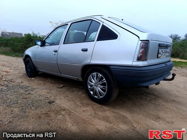 Опель Кадет, объемом двигателя 1.6 л и пробегом 100 тыс. км за 1000 $, фото 3 на Automoto.ua