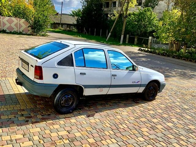 Опель Кадет, объемом двигателя 1.3 л и пробегом 230 тыс. км за 800 $, фото 3 на Automoto.ua