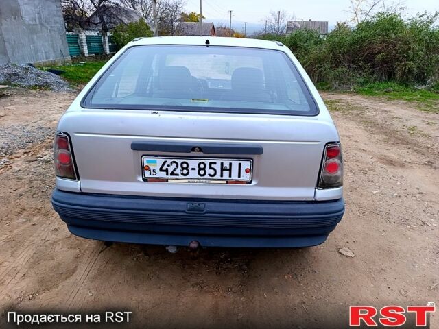 Опель Кадет, объемом двигателя 1.6 л и пробегом 100 тыс. км за 1000 $, фото 7 на Automoto.ua