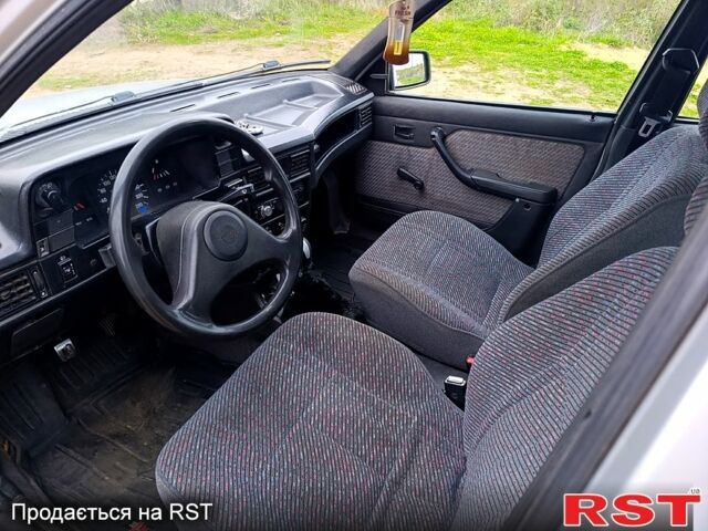 Опель Кадет, объемом двигателя 1.6 л и пробегом 100 тыс. км за 1000 $, фото 4 на Automoto.ua