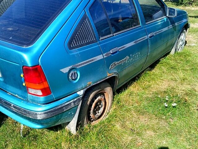 Опель Кадет, объемом двигателя 1.7 л и пробегом 0 тыс. км за 1000 $, фото 1 на Automoto.ua