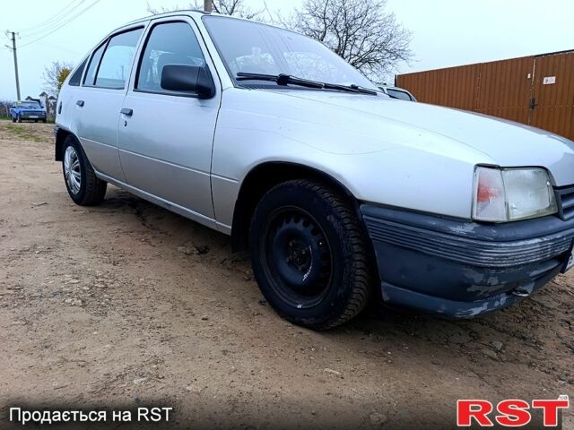 Опель Кадет, объемом двигателя 1.6 л и пробегом 100 тыс. км за 1000 $, фото 1 на Automoto.ua