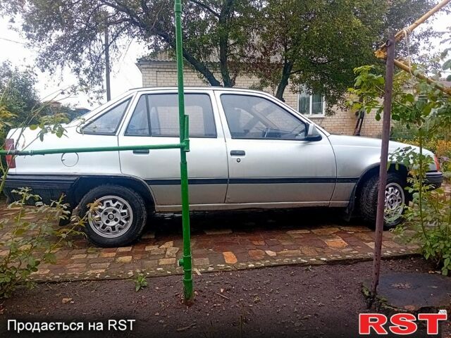 Опель Кадет, объемом двигателя 1.3 л и пробегом 303 тыс. км за 600 $, фото 3 на Automoto.ua