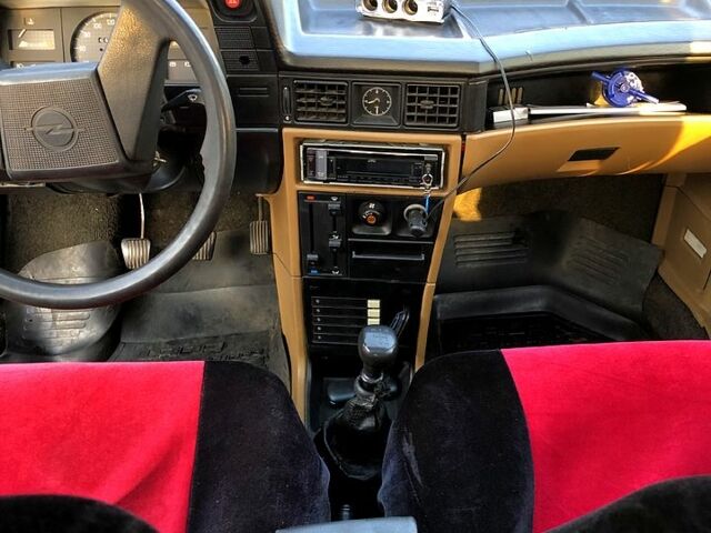 Опель Кадет, объемом двигателя 1.3 л и пробегом 200 тыс. км за 1400 $, фото 7 на Automoto.ua