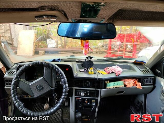 Опель Кадет, объемом двигателя 1.3 л и пробегом 888 тыс. км за 1100 $, фото 6 на Automoto.ua