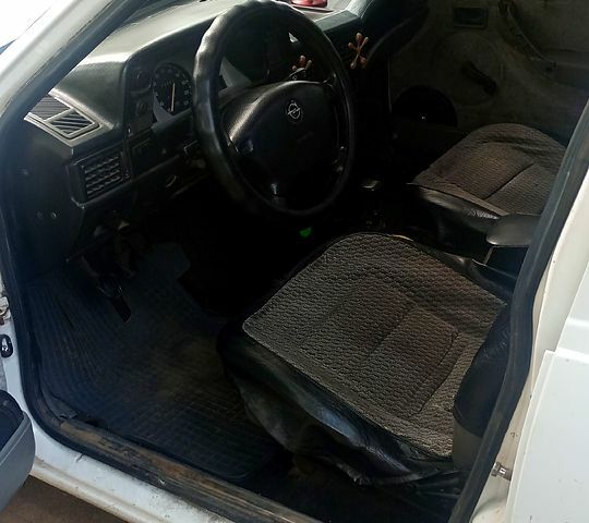 Опель Кадет, объемом двигателя 1.4 л и пробегом 0 тыс. км за 1200 $, фото 2 на Automoto.ua