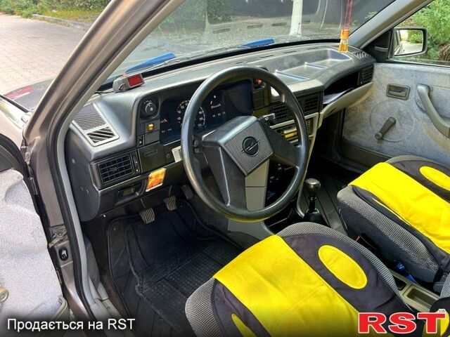 Опель Кадет, объемом двигателя 1.3 л и пробегом 107 тыс. км за 2900 $, фото 7 на Automoto.ua