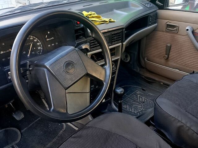 Опель Кадет, объемом двигателя 1.5 л и пробегом 200 тыс. км за 750 $, фото 3 на Automoto.ua