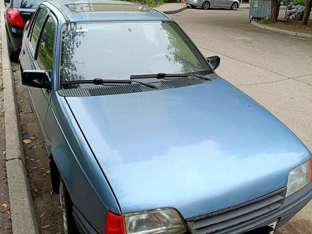 Опель Кадет, объемом двигателя 1.4 л и пробегом 200 тыс. км за 1500 $, фото 1 на Automoto.ua