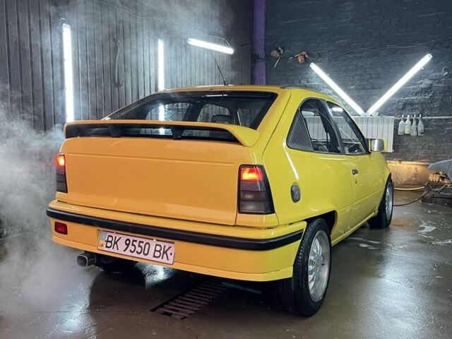 Жовтий Опель Кадет, об'ємом двигуна 1.6 л та пробігом 300 тис. км за 1400 $, фото 17 на Automoto.ua